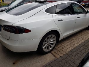 Tesla ramen tinten